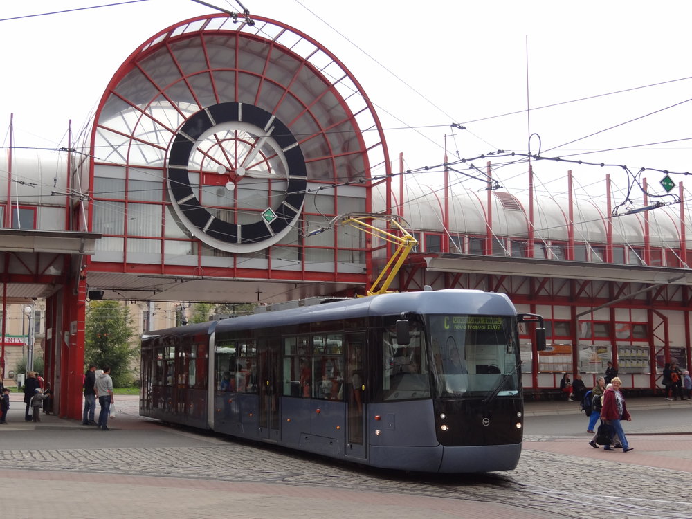 Prototyp tramvaj EVO2 v Liberci u terminálu Fügnerova. (foto: Petr Dvorský)