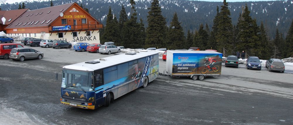 Vozík pro kola je v zimě využíván pro přepravu lyží. (foto: Libor Hinčica)