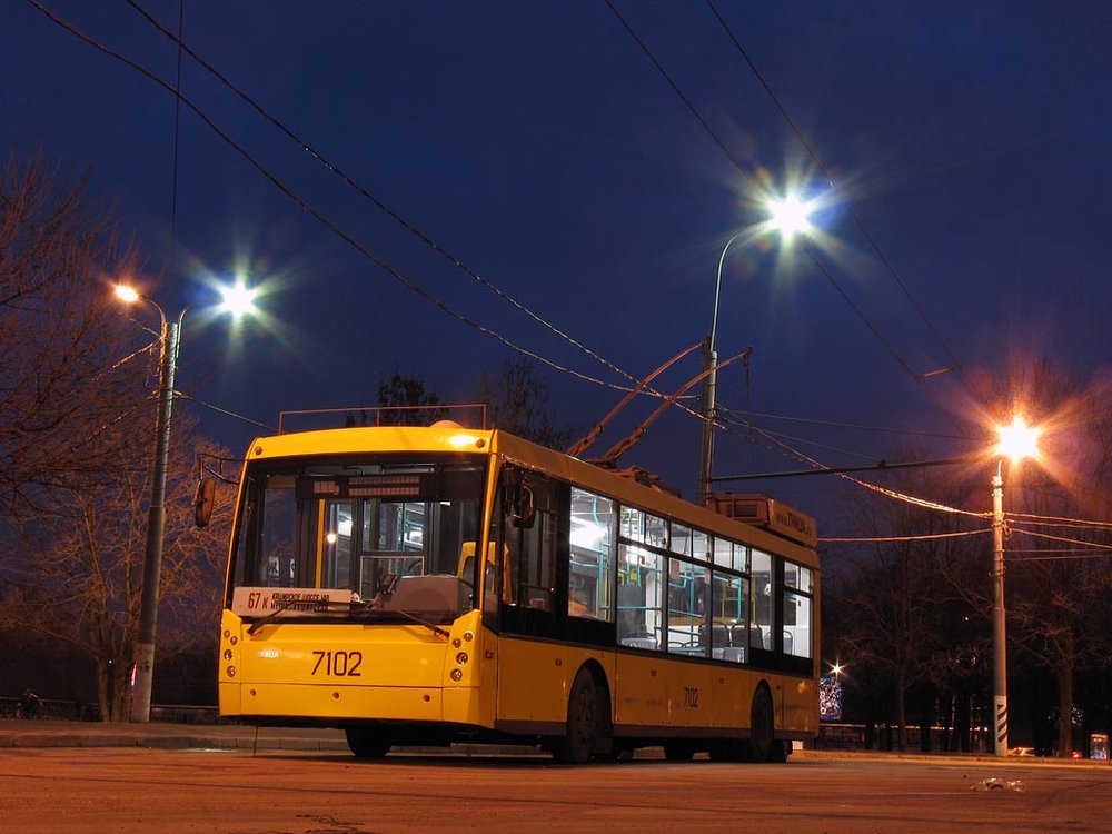 Trolejbus Megapolis výrobce Trolza v Moskvě. Zatímco Petrohrad dává trolejbusům zelenou, Moskva postupně trolejbusovou síť likviduje... (zdroj: Wikipedia.org)