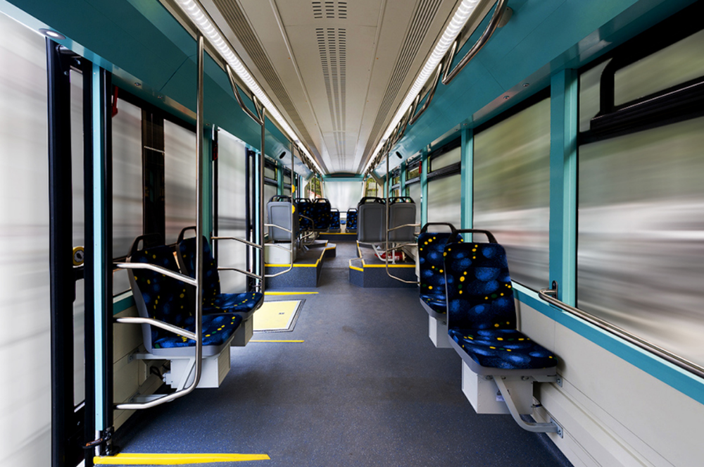 Pohled do interiéru vozu 71-911 City Star. Tuto fotografii použil výrobce CTG u popisu nabízeného typu CTG-18. Pokud tramvaj bude skutečně vyrobena, bude produkci obdobných sólo vozidel se všemi bezbariérovými vstupy nabízet už trojice východoevropských producentů - jeden z Ruska, druhý z České republiky a třetí z Ukrajiny. (zdroj. CTG)