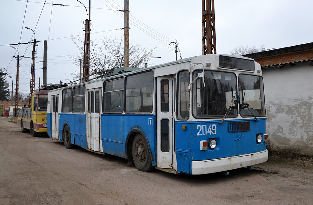 Původní vzhled trolejbusu ZiU-682G ev. č. 2049 z roku 1991. (foto: 