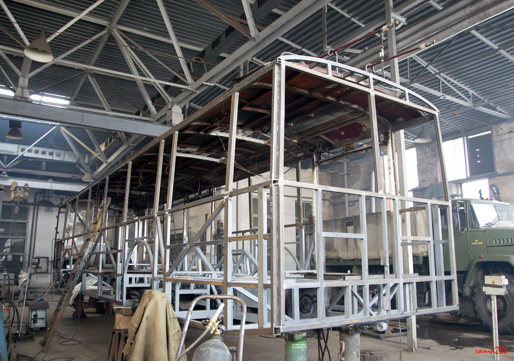 Na první pohled se jedná o novostavbu karoserie...  (foto: 