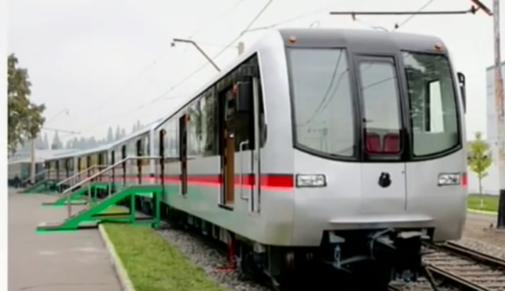 Nová čtyřvozová jednotka metra severokorejské produkce. (zdroj: KCNA)