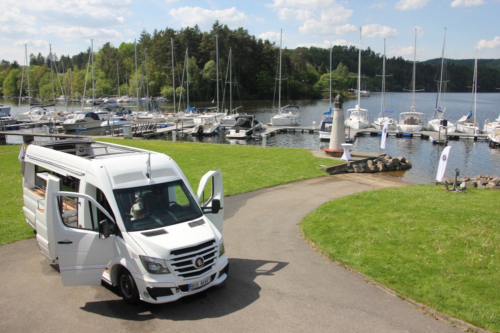 Na první pohled se jedná o běžný minibus se specifickými úpravami pro přání zákazníka. (foto: Auto-Bus.cz)