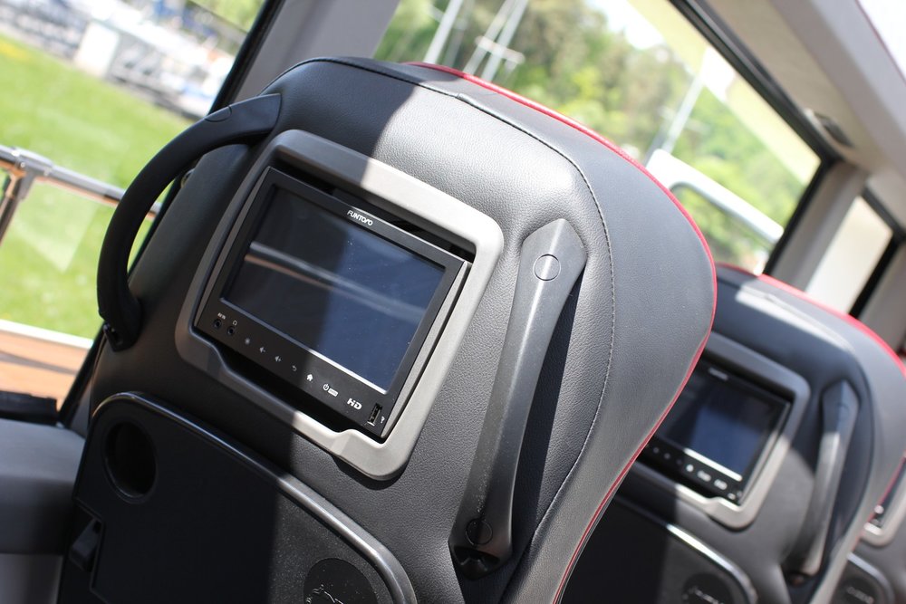 Minibus je vybaven multimediálním systémem FUNTORO dodaným společností MOLPIR a instalovaným firmou Auto-Bus.cz. (foto: Auto-Bus.cz)