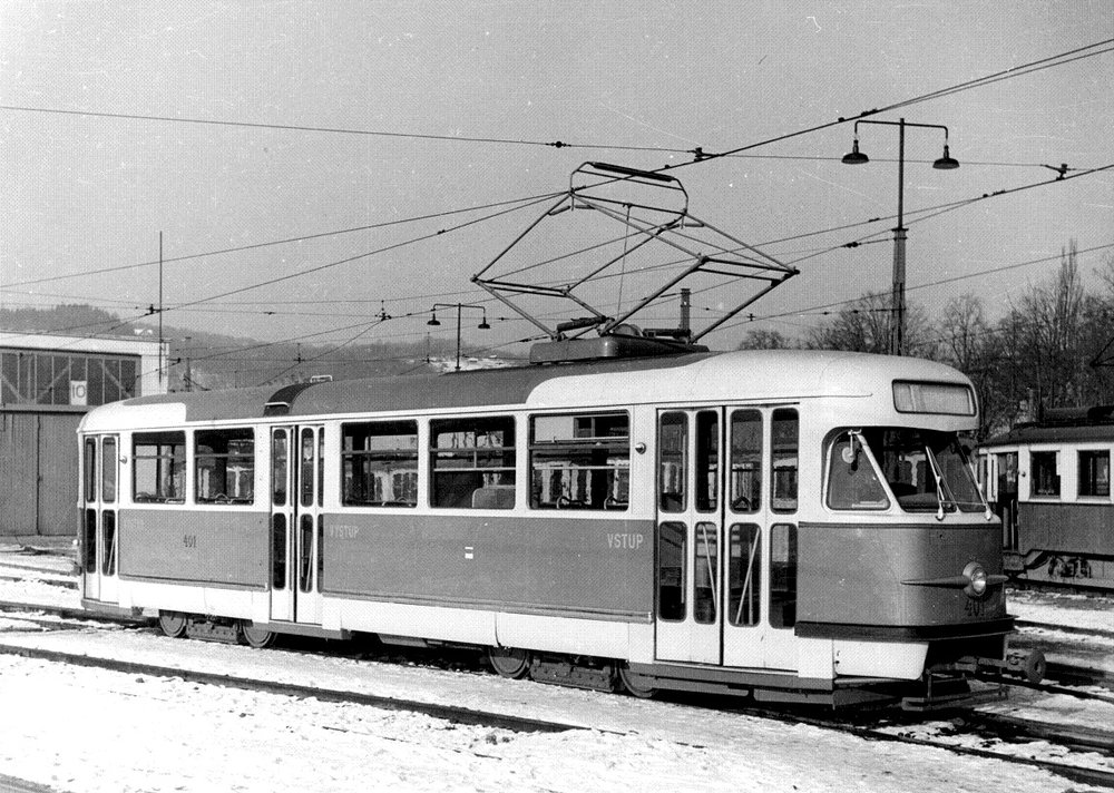 Původní vzhled vozů T2 v Brně. Na snímku je vůz ev. č. 401, první 