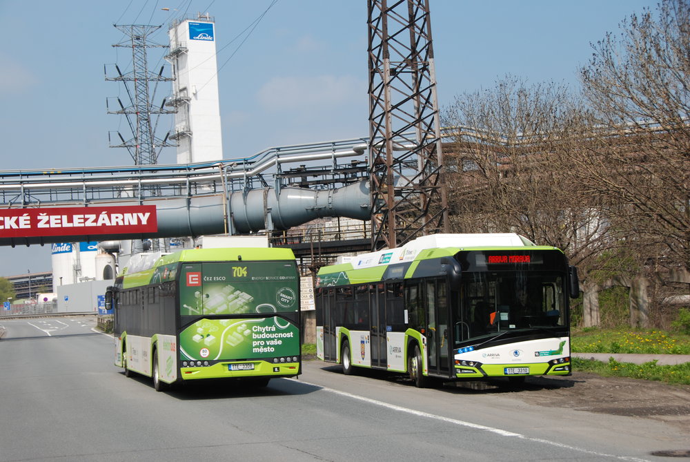 Dvojice elektrobusů Škoda Perun 26BB HE v Třinci. (foto: Libor Hinčica)