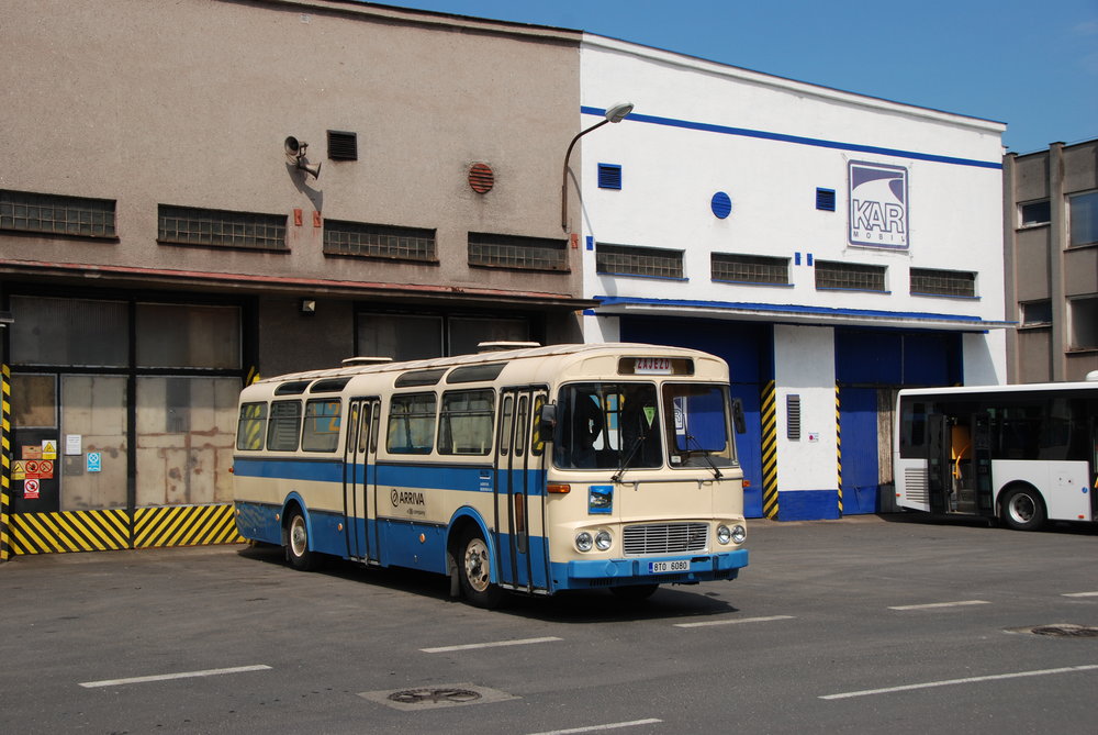 Z Třince do Českého Těšína se účastníci akce svezli historickým autobusem Karosa ŠL 11 z roku 1976. (foto: Libor Hinčica)