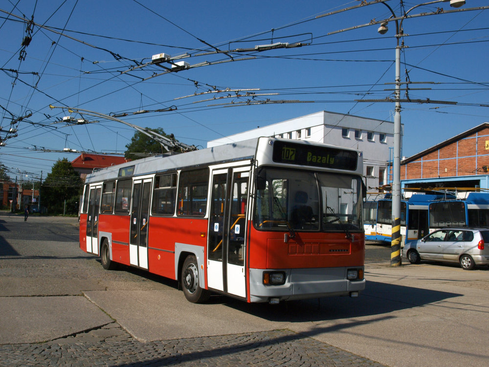 Historický trolejbus 17 Tr ev. č. 3902 po přelakování do původního barevného schématu v roce 2016. (foto: Ing. Vojtěch Dluhý)