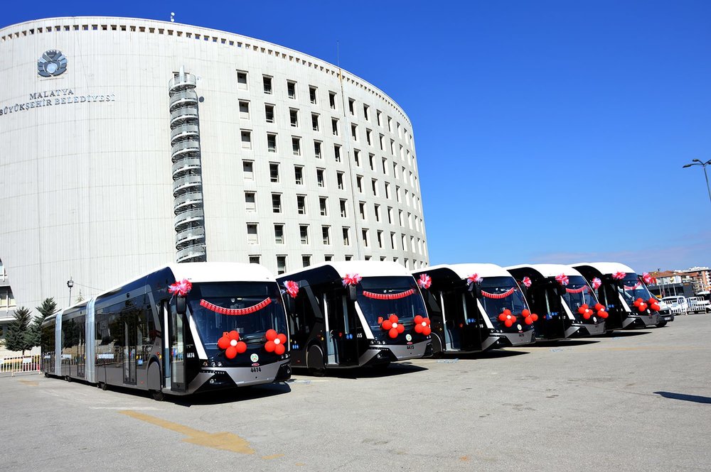 5 nových trolejbusů výrobce Bozankaya při slavnostním uvedení do provozu v Malatyi dne 11. 4. 2017. (foto: MOTAS)