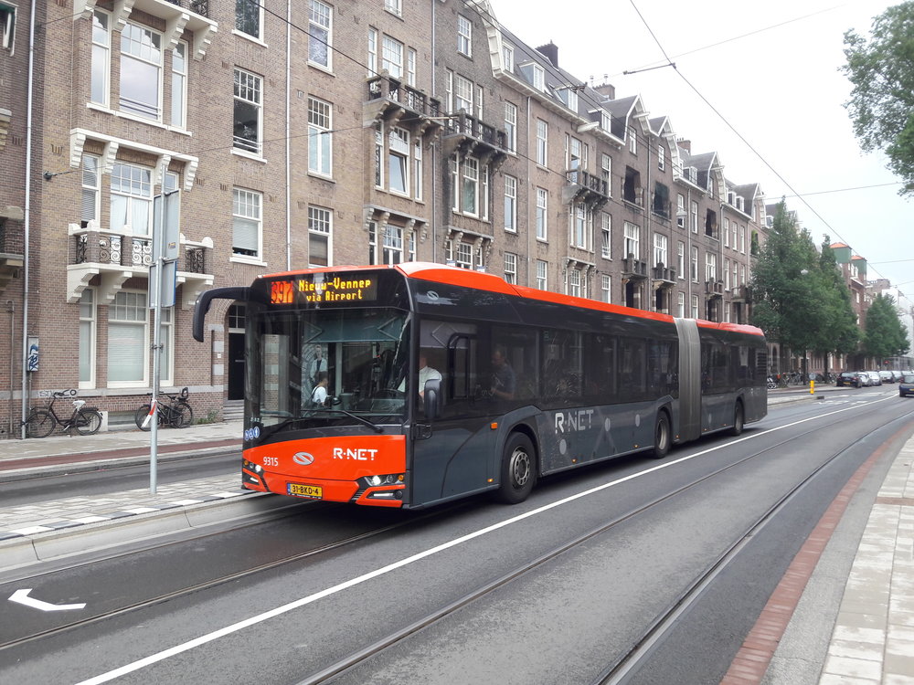 Není bez zajímavosti, že během posledních pěti let zvažovalo znovuzavedení trolejbusů i hlavní město Nizozemska. Zejména v posledním roce, spolu s boomem parciálních trolejbusů, se zdál příchod trolejbusů navzdory velkému lobbyingu některých společností jako reálnou možností, kterou skloňoval i sám primátor města. Zatím však město sáhlo po elektrobusech, do budoucna ale nadále zavedení trolejbusů na některých trasách nevylučuje. (foto: Vít Hinčica)
