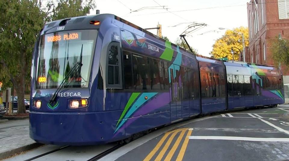 Poměrně populární jsou v USA tramvaje Siemens S70 (Avanto), které můžeme znát z Evropy například z pařížské linky T4. Zde na fotografii je jeden z vozů dodaných do Atlanty. Služeb tramvají zde využívá denně jen okolo tisícovky lidí. (zdroj: Wikiupedia.org)