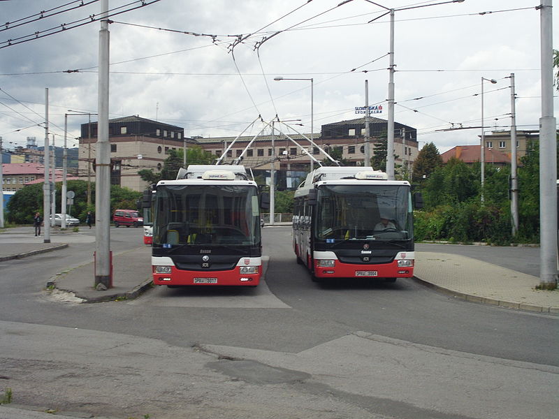 Trolejbusy Škoda 30 Tr v Banské Bystrici. (foto: Jan Pešula, zdroj: Wikipedia.org)