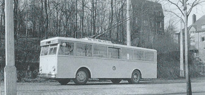 Prototyp vozu CS 48. Na bočnicích nesl znak města Mety, ve kterém nakonec trolejbusová síť před druhou světovou válkou nevznikla. Snímek pochází z Liège. (foto: VETRA / archiv G. Mullera)