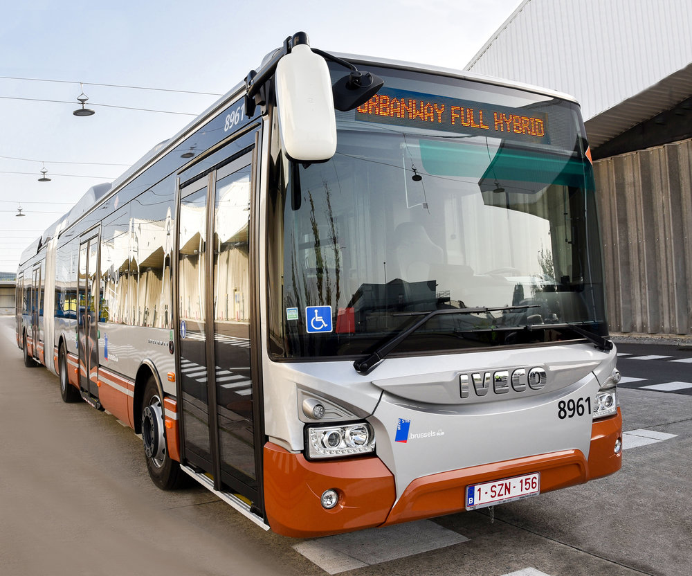 Autobus Urbanway 18m Full Hybrid v provedení pro bruselský DP. (foto: Iveco Bus)