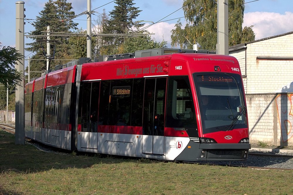 Tramvaj Solaris Tramino z první 18ks dodávky pro město Braunschweig. (zdroj: Wikipedia.org)