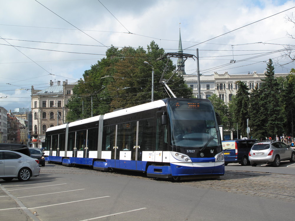 Tramvaje Škoda 15T v Rize. (zdroj: Wikipedia.org, autor: Dezidor)