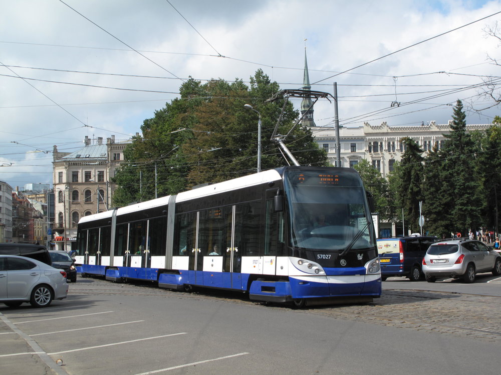 Tramvaje Škoda 15T v Rize. (zdroj: Wikipedia.org, autor: Dezidor)