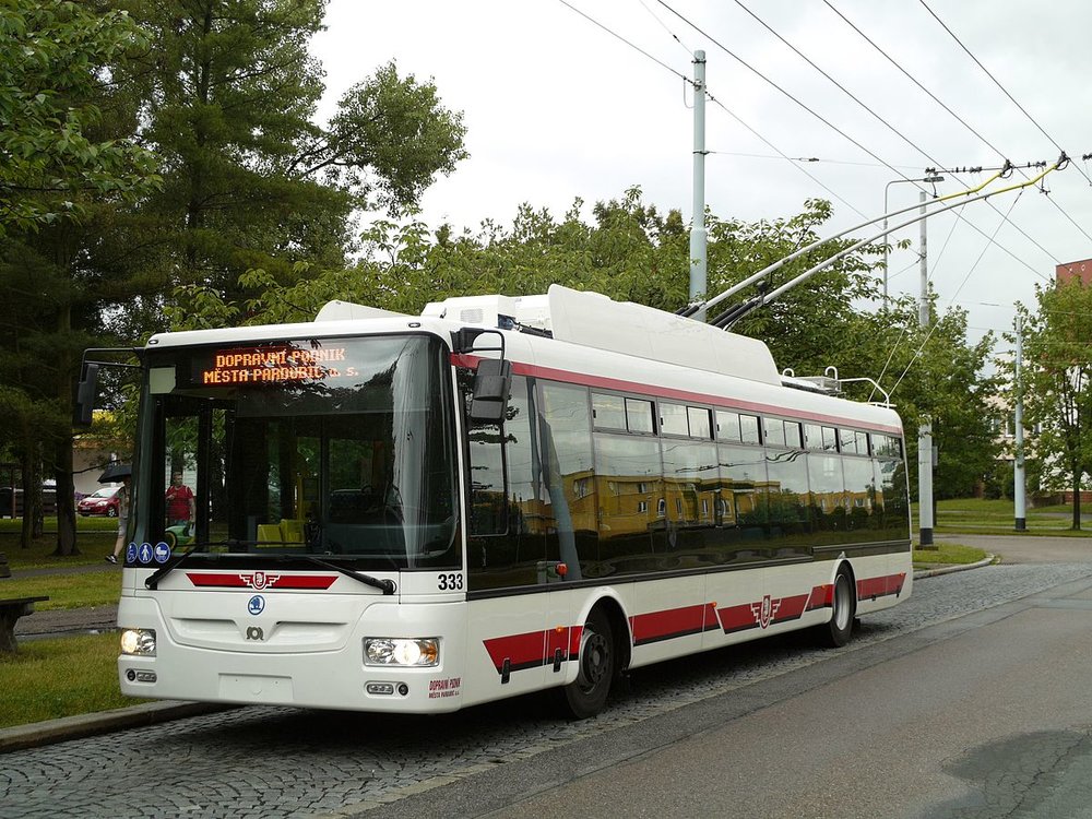 Pardubice ve svém vozovém parku již tři trolejbusy Škoda 30 Tr mají. Všechny byly zařazeny do provozu v červenci 2016. (zdroj: Wikipedia.org, foto: Jindřich Vohnout) 