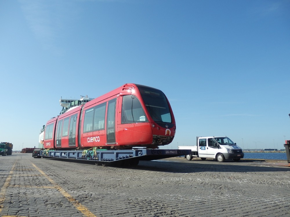 První ze 14 objednaných tramvají Alstom Citadis se na jaře roku 2015 vydává na svou dalekou pouť do Cuency. (foto: CIM)
