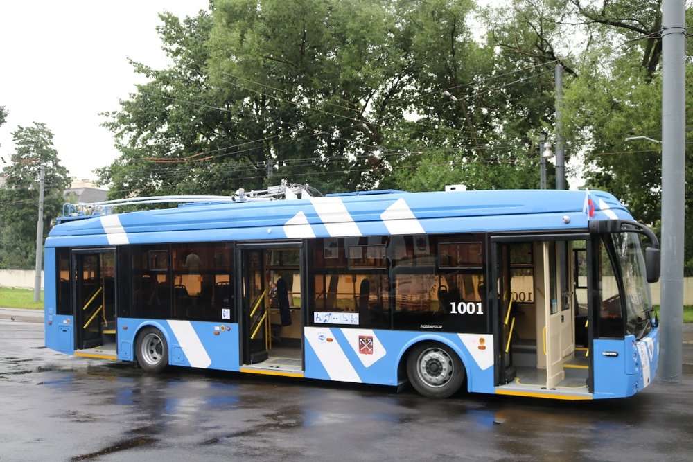 Parciální trolejbusy daly petrohradské MHD nový impulz. Zdá se ale, že si ale někdo jejich rozvoj nepřeje, natož aby si přál obecný rozvoj trolejbusů. (Администрация Санкт-Петербурга)