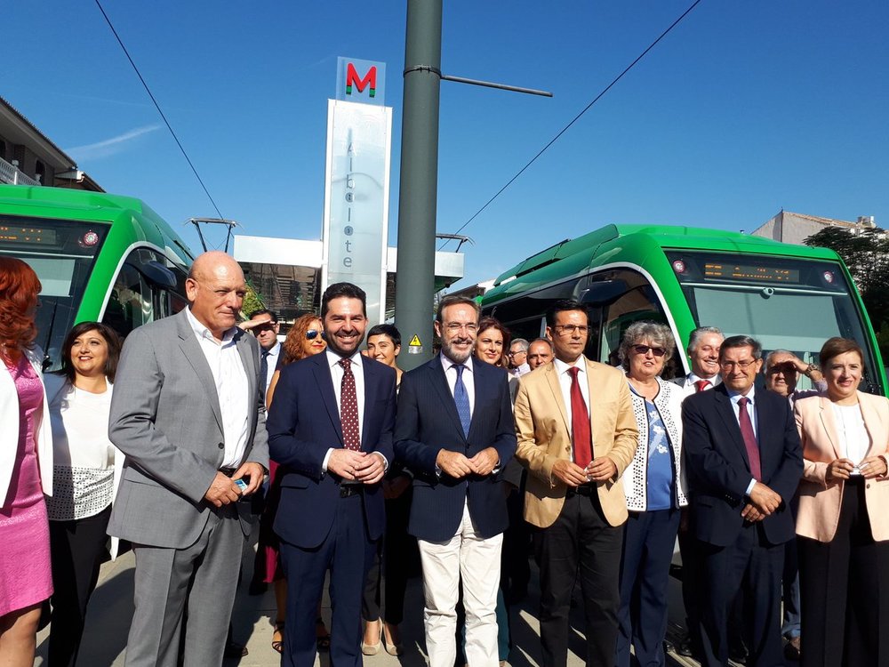 Vedení granadské radnice i Andaluská junta si mohou oddechnout. První den provozu dopadl dobře. (foto: Junta de Granada)