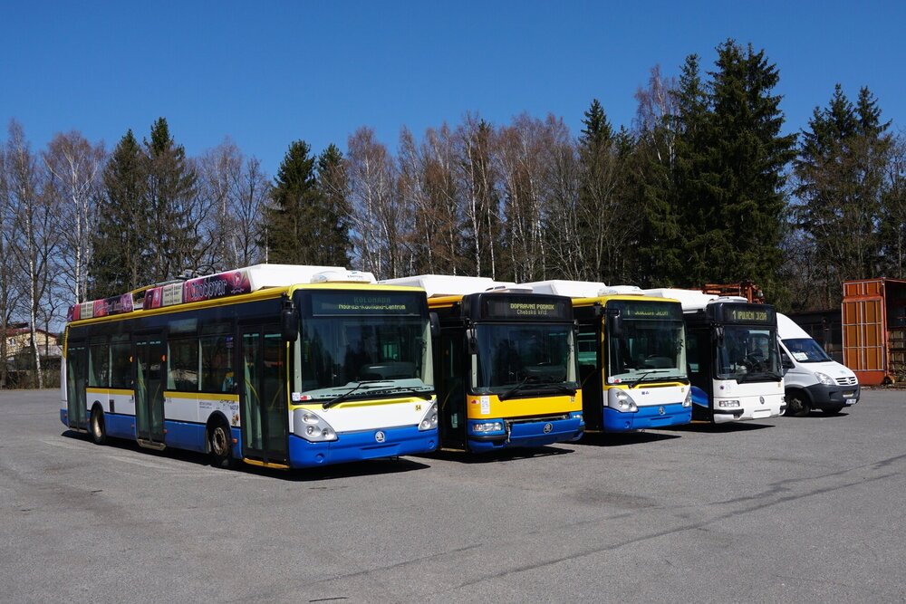 Odstavené trolejbusy Škoda 24 Tr v Mariánských Lázních. (foto: Vojtěch Cekota)