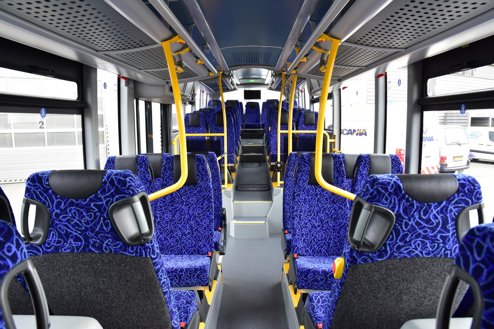 Pohled do interiéru autobusu Scania Citywide LE testovaného u dopravce Arriva Morava. 