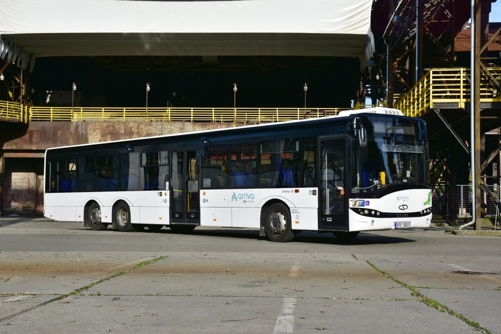 Autobus Solaris Urbino 15 z roku 2012 v bílém laku dle požadavků Olomouckého kraje a s novými logy. (foto: Miroslav Halász)