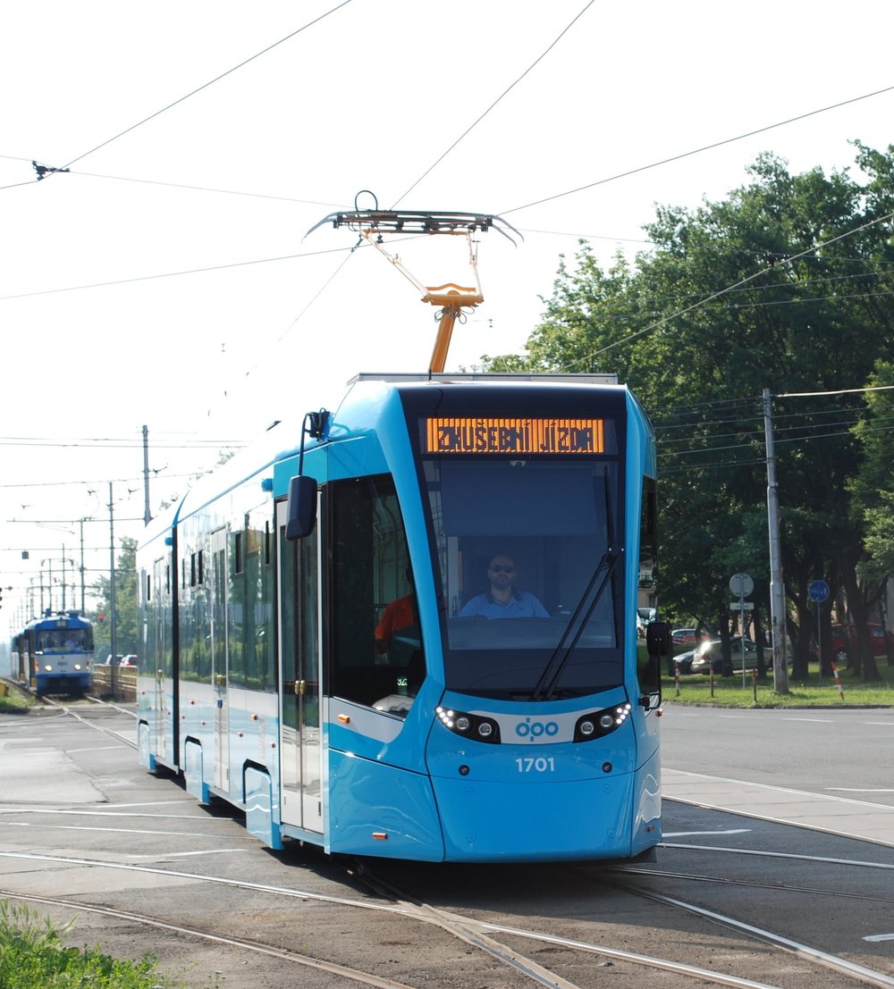 Dokumentační fotografie z křižovatky ulic Martinovské a Opavské s vozem Stadler Tango NF2 pro Ostravu. (foto: Libor Hinčica)