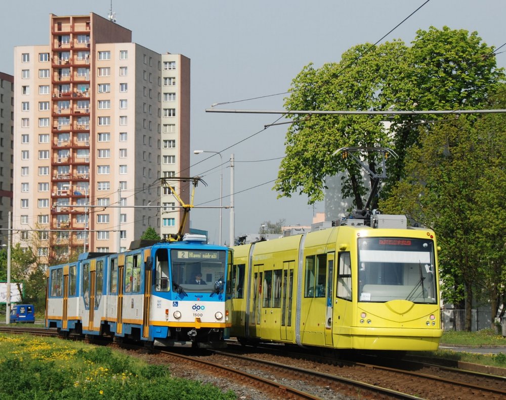 Tramvaj Trio 121 pro americký Seattle během zkoušek v Ostravě. (foto: Libor Hinčica) 
