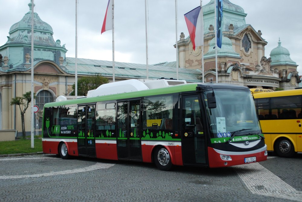 S ohledem na uvedenou délku a připuštění jedněch dveří o šířce 800 mm by mohl podmínky tendru plnit i model SOR EBN 11, jenže není 100% nízkopodlažní. (foto: Libor Hinčica)