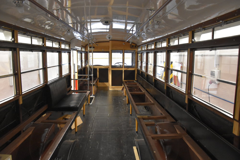 Pohled do rozpracovaného interiéru vozu. Povšimněte si například detailu provedení oken. (foto: Libor Hinčica)