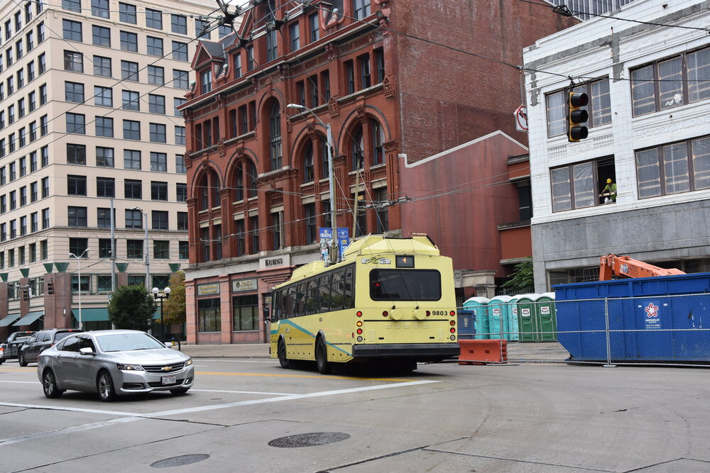 Pohled zezadu na vůz 9803, který je již na cestě do ČR. Na snímku je ještě v centru Daytonu. (foto: Libor Hinčica)
