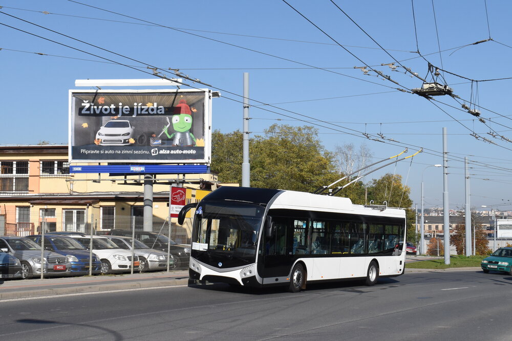 Život je jízda… Zážitek z jízdy s novým trolejbusem budou mít již brzy občané Pardubic, kam dorazí 5 plně klimatizovaných trolejbusů Škoda 32 Tr. (foto: Zdeněk Kresa)