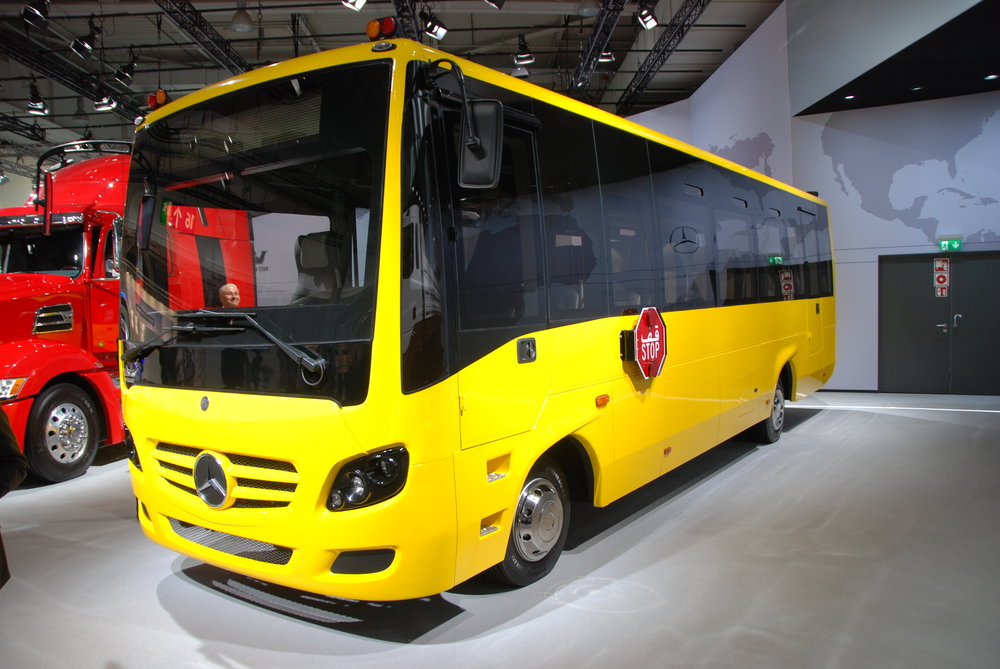 Netradiční Mercedes z Indie pro zákazníka z Blízkého východu v provedení školního autobusu. (foto: Libor Hinčica)