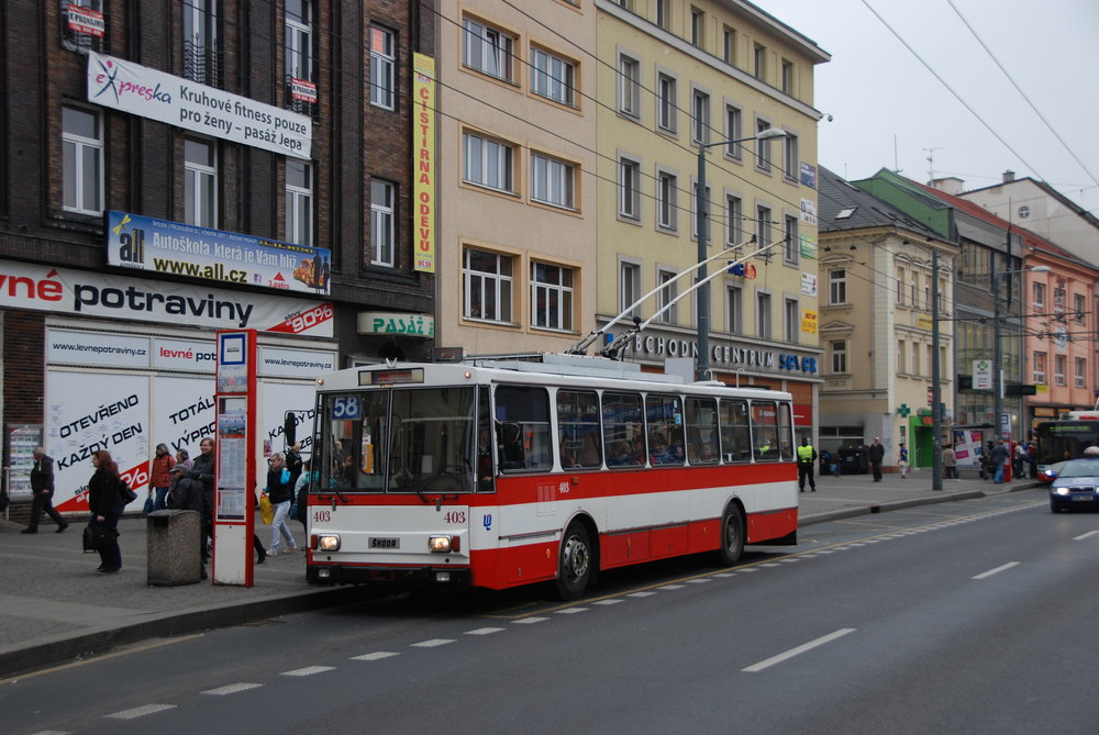 Trolejbus Škoda 14 Tr ev. č. 403 sloužil v Ústí nad Labem téměř 30 let. (foto: Libor Hinčica)