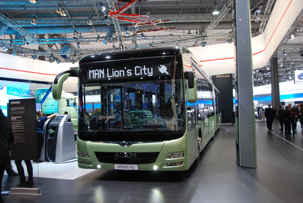 Na veletrhu nechyběl ani článkový elektrobus MAN, hlavní pozornost se ale soustředila na nový zájezdový autobus NEOPLAN, kterému se budeme věnovat v tištěném časopise. (foto: Libor Hinčica)