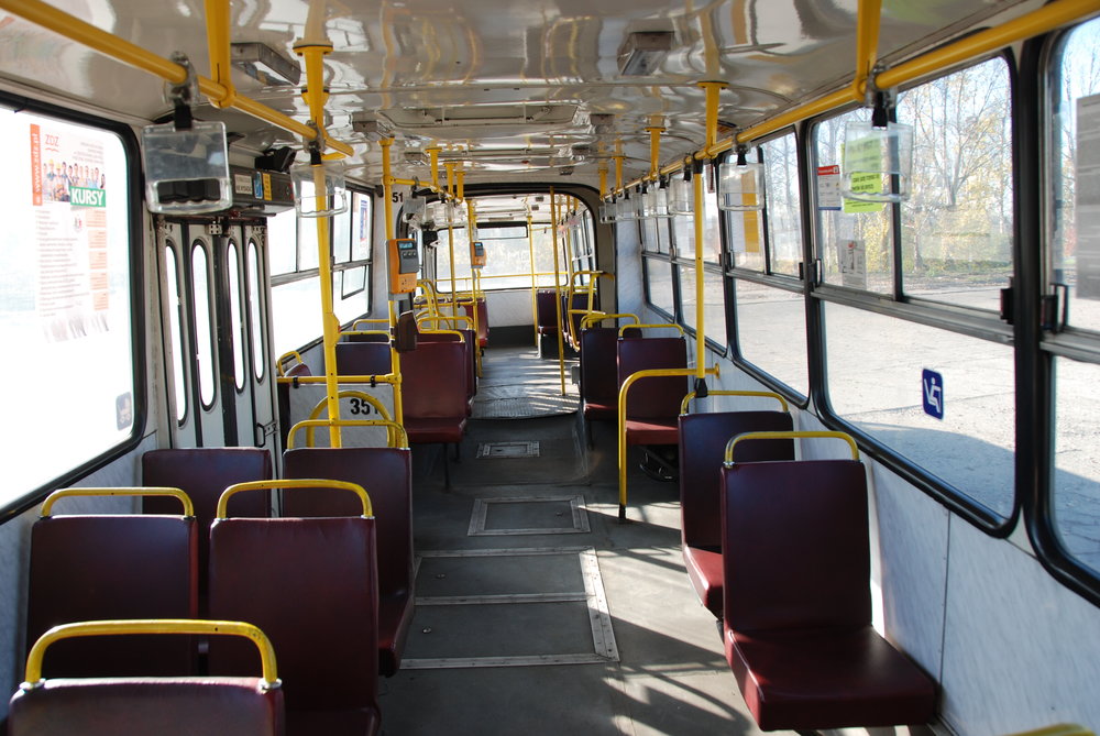 Pohled do interiéru autobusu Ikarus 280.70. (foto: Libor Hinčica)