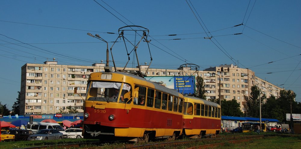 Souprava tramvají T3 na boční větvi kyjevské pravobřežní rychlodráhy. (foto: Libor Hinčica)