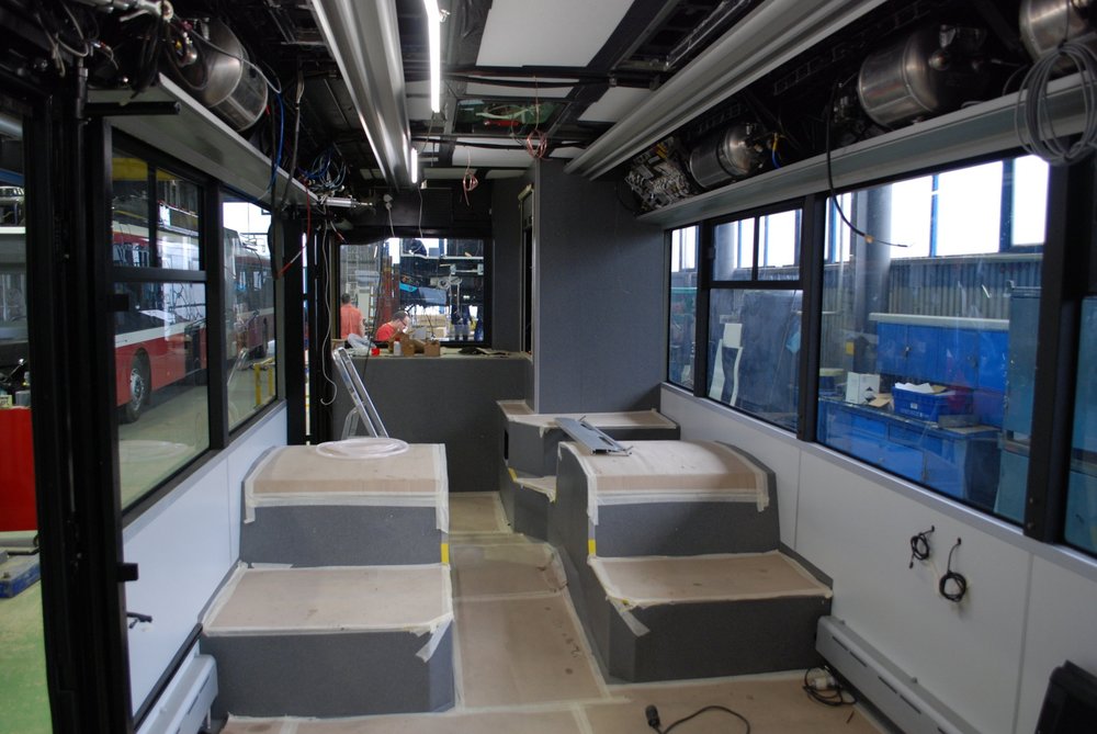 Pohled do rozpracovaného interiéru elektrobusu EBB20. (foto: Libor Hinčica)