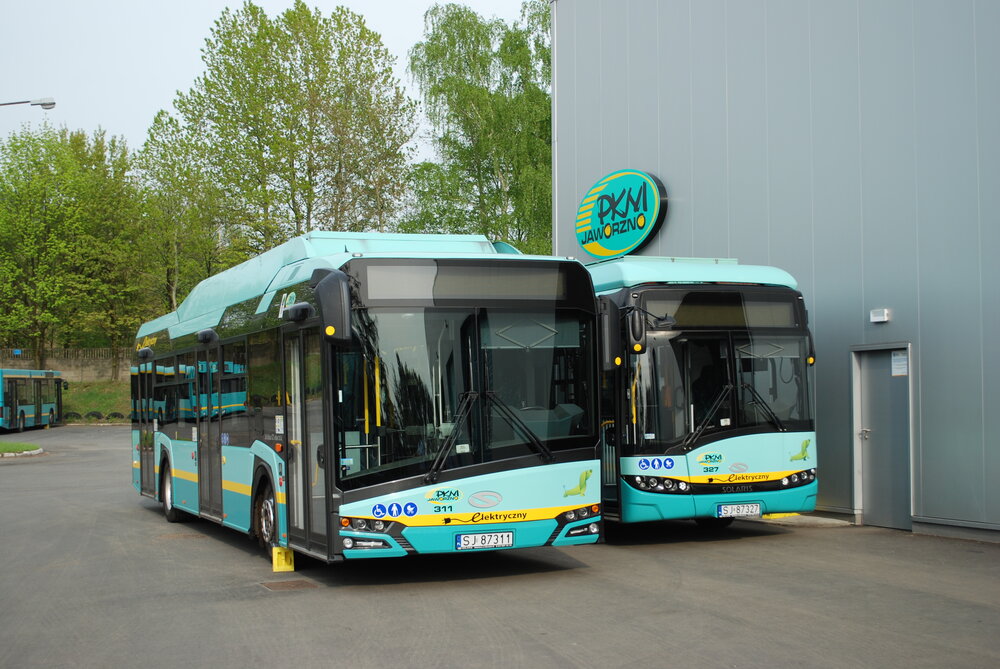 Elektrobusy v garážích v Jaworzně. (foto: Libor Hinčica)