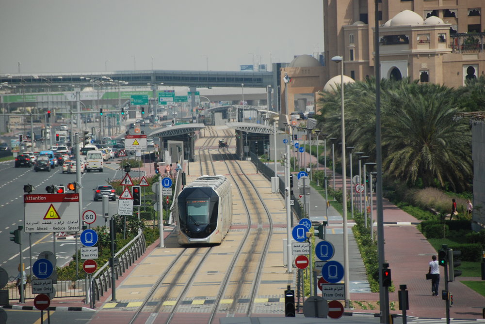 Tramvajová trať v Dubaji se systémem APS. (foto: Libor Hinčica)