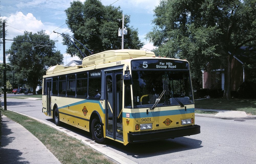 Trolejbus Škoda 14 TrE v americkém Daytonu. Na snímku je první prototyp, který byl zkompletován v ČR. (zdroj: Wikipedia.org)