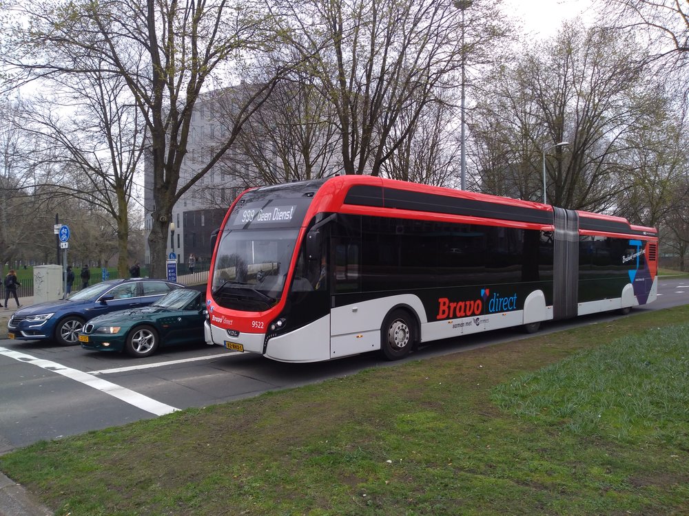 Elektrobusy v Eindhovenu jezdí zčásti po vyhrazených koridorech. (foto z března 2019)