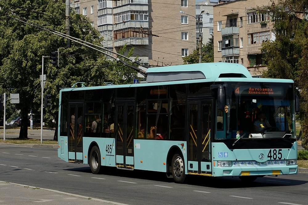 Pro srovnání přinášíme fotografii vozu Etalon ve verzi trolejbusu nabízené od roku 2013 (provedení T12110). (zdroj: Wikipedia.ua)