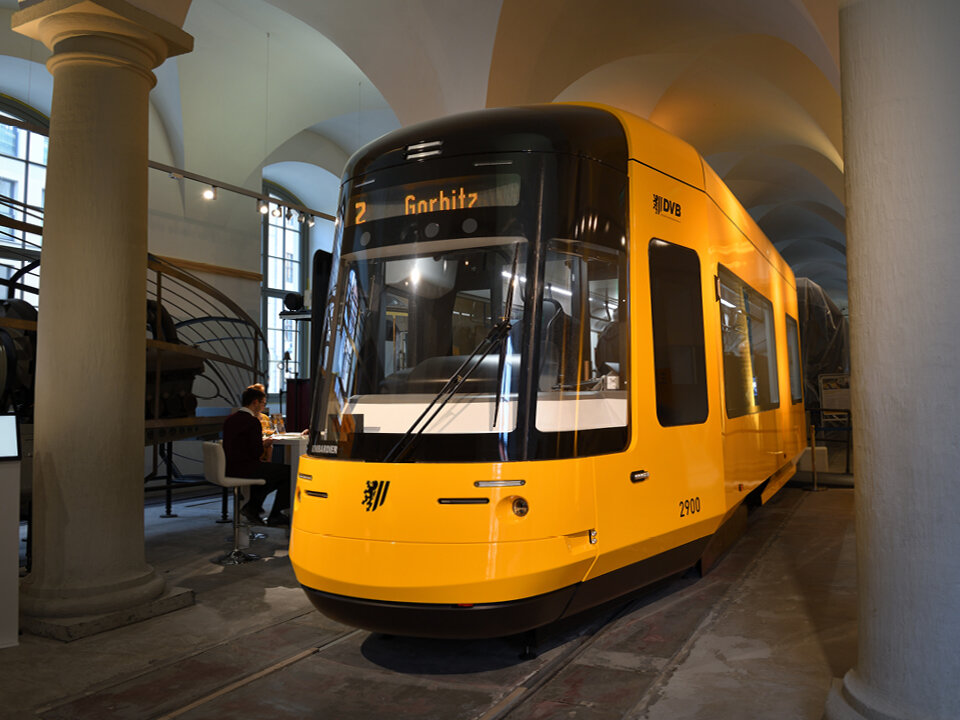 NGT DX DD - číselné označení v typovém pojmenování nahradilo písmeno X (římská desítka pro deset náprav vozidla). Je to něco jako svého času jubilejní iPhone, jen na kolejích. (foto DVB AG)