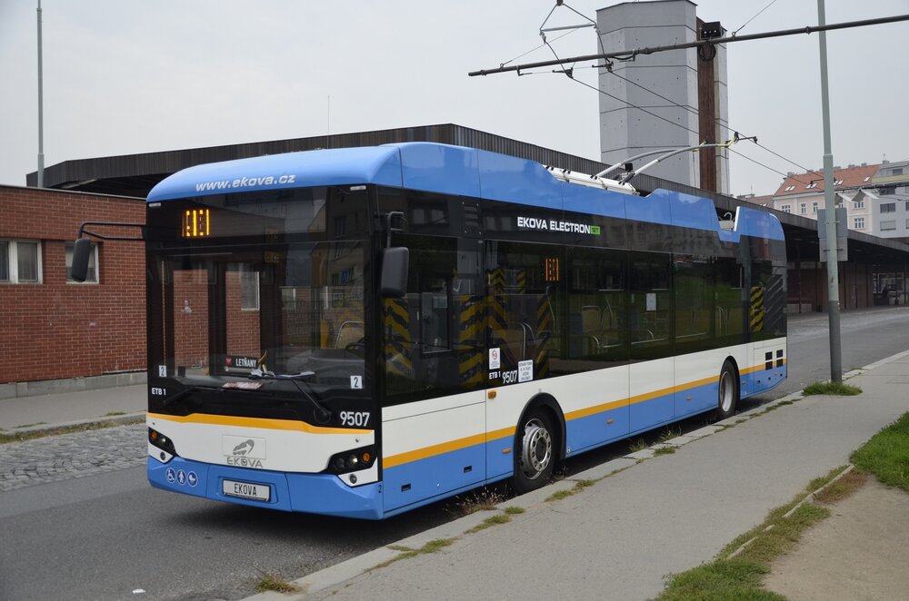 Prototyp trolejbusu nese ev. č. 9507. V Praze bude jezdit v ostravských barvách. (foto: DPP)