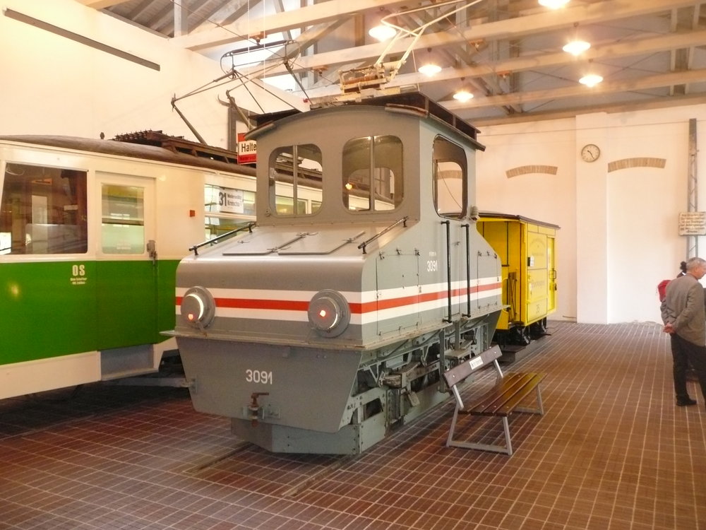 Elektrická lokomotiva ev. č. 1 (resp. 3091) v drážďanském tramvajovém muzeu. (zdroj: Wikipedia)