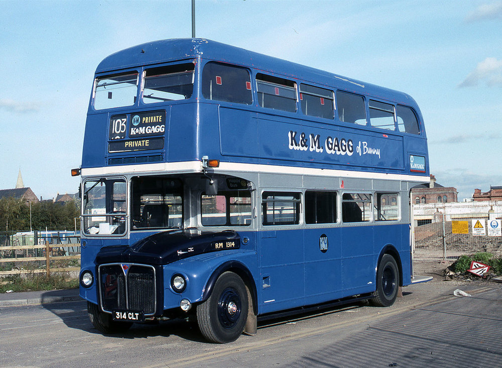 Patrové autobusy v Ostravě prozatím nebudou. Zásoba plánů na spojení Vítkovic a ZOO je ale, zdá se, prozatím bezedná. Po lanové dráze a doubledecker si začalo město pohrávat s myšlenkou na využití železniční trati (vlečky AWT). (zdroj: Wikipedia.org)